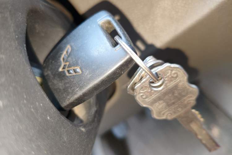 Used Wuling Rongguang V 2015 1.2L Practical Model Vehicle Key