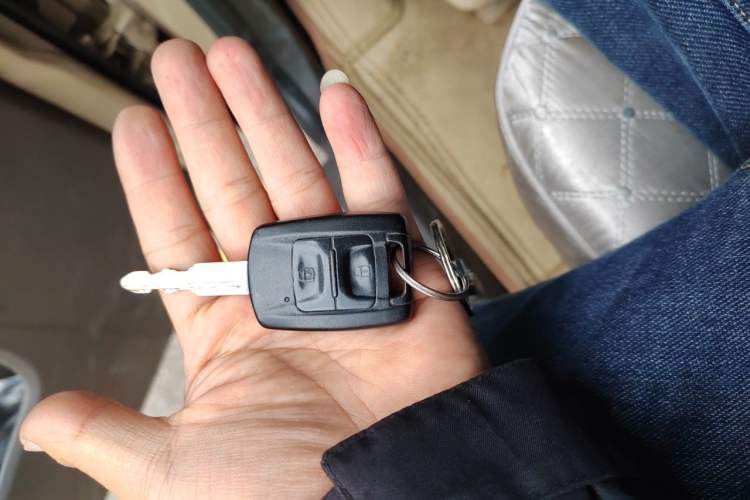 Used Wuling Rongguang V 2015 1.2L Standard Version Vehicle Key