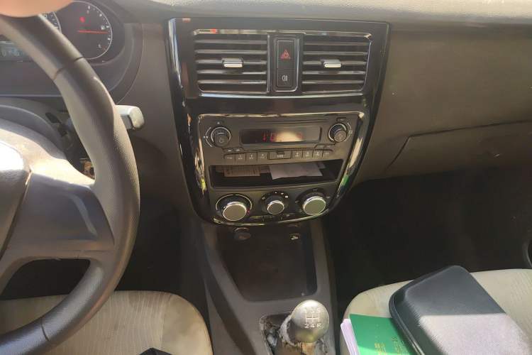 Used Wuling Rongguang V 2016 1.5L Standard Version Audio And AC Panel