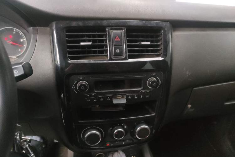 Used Wuling Rongguang V 2016 1.5L Standard Version Audio And AC Panel