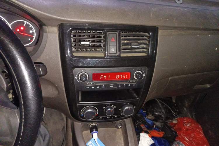 Used Wuling Rongguang V 2016 1.5L Standard Version Audio And AC Panel
