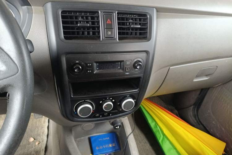 Used Wuling Rongguang V 2016 1.5L Practical Version Audio And AC Panel
