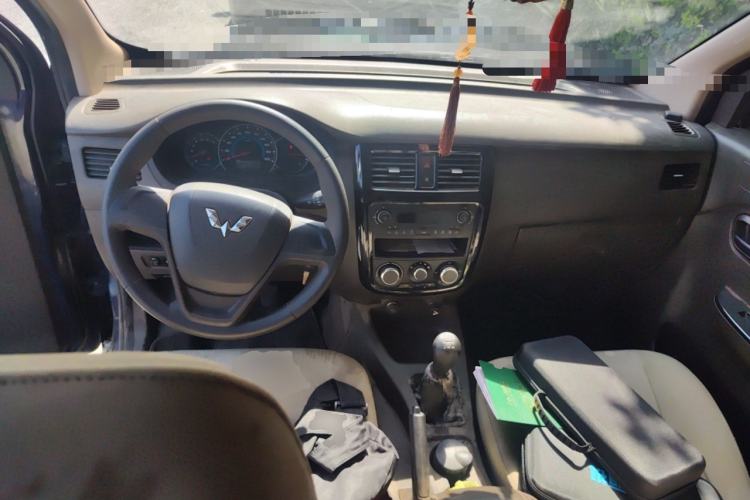 Used Wuling Rongguang V 2016 1.5L Standard Version Center Console