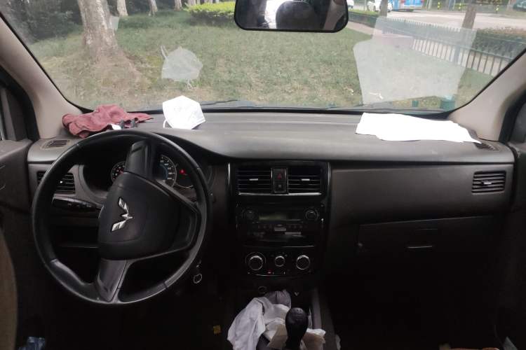 Used Wuling Rongguang V 2016 1.5L Standard Version Center Console