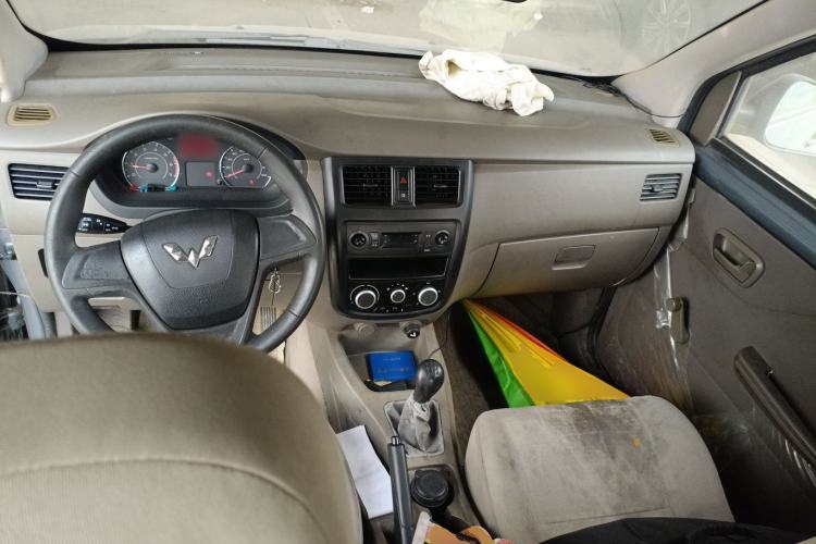 Used Wuling Rongguang V 2016 1.5L Practical Version Center Console