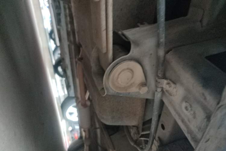 Used Wuling Rongguang V 2016 1.2L Standard Version Chassis Rear Right