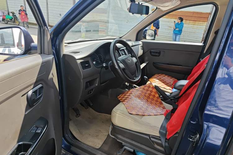 Used Wuling Rongguang V 2016 1.5L Standard Version Driver Seat