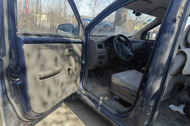 Used Wuling Rongguang V 2016 1.5L Practical Version Driver Seat