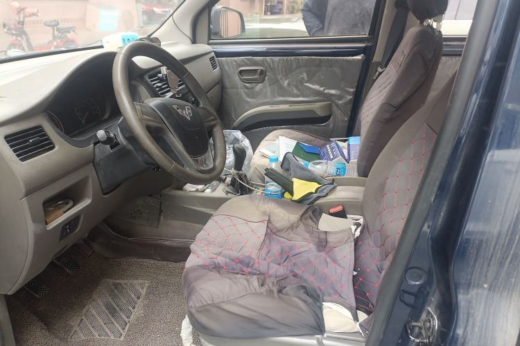 Used Wuling Rongguang V 2016 1.5L Practical Version Driver Seat