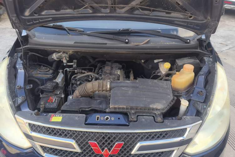 Used Wuling Rongguang V 2016 1.5L Standard Version Engine Bay