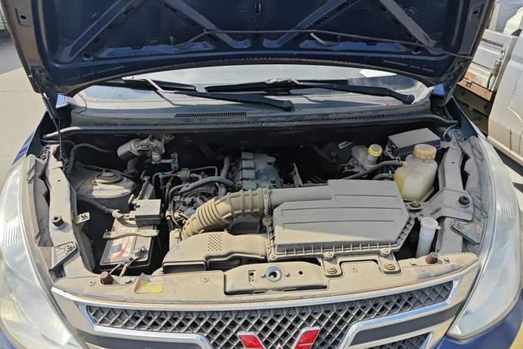 Used Wuling Rongguang V 2016 1.5L Standard Version Engine Bay