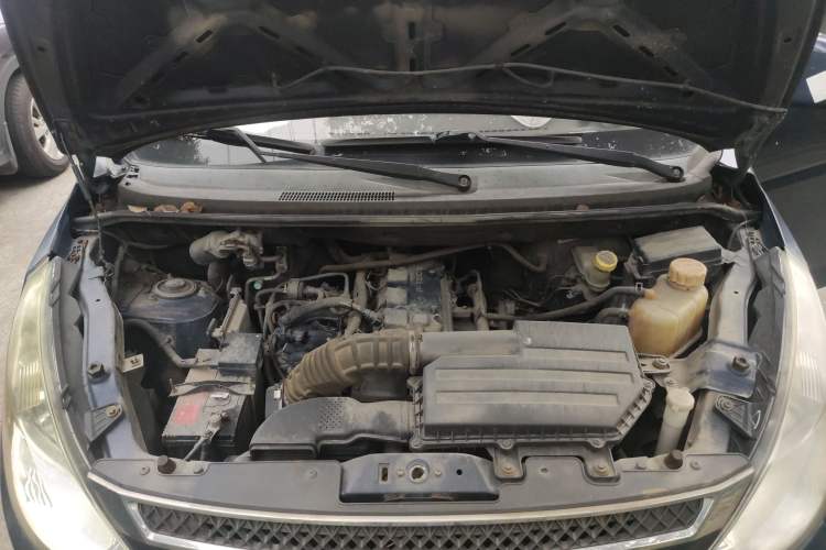 Used Wuling Rongguang V 2016 1.5L Standard Version Engine Bay