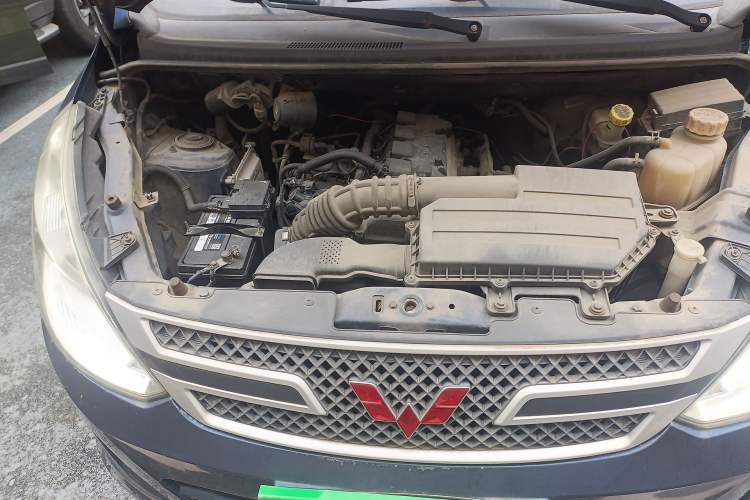 Used Wuling Rongguang V 2016 1.5L Practical Version Engine Bay