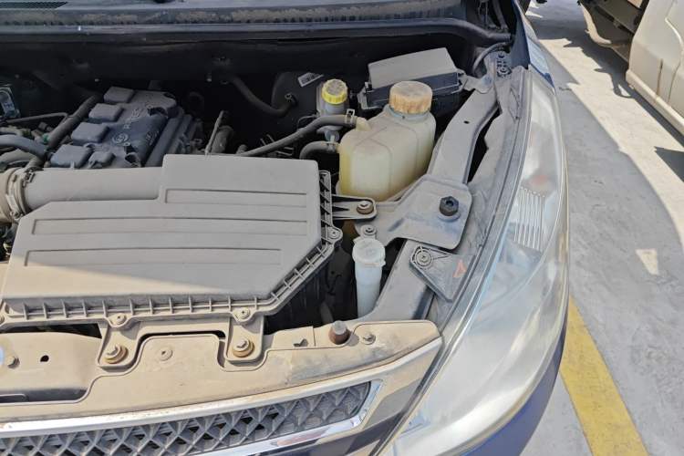 Used Wuling Rongguang V 2016 1.5L Standard Version Engine Bay Left