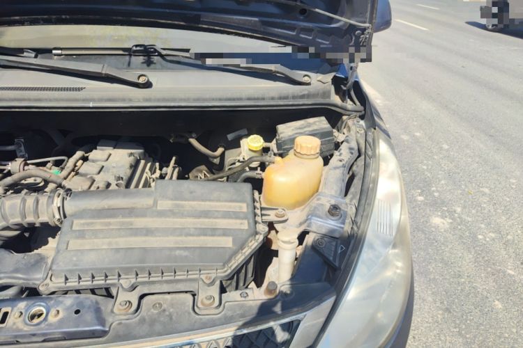Used Wuling Rongguang V 2016 1.5L Standard Version Engine Bay Left