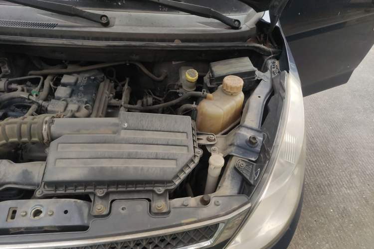 Used Wuling Rongguang V 2016 1.5L Standard Version Engine Bay Left