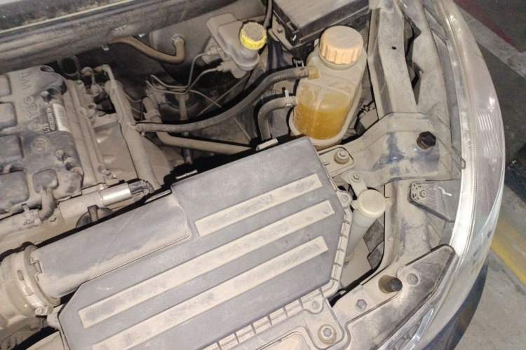 Used Wuling Rongguang V 2016 1.5L Standard Version Engine Bay Left