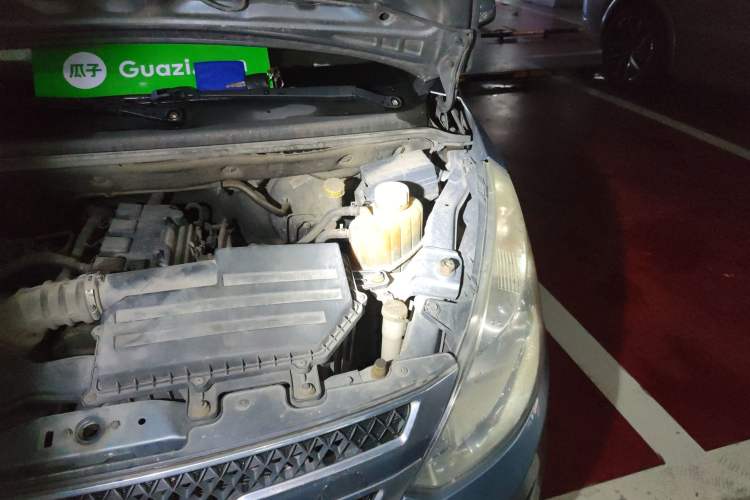 Used Wuling Rongguang V 2016 1.5L Standard Version Engine Bay Left