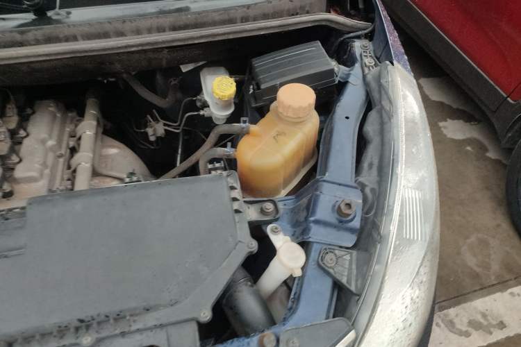 Used Wuling Rongguang V 2016 1.2L Standard Version Engine Bay Left