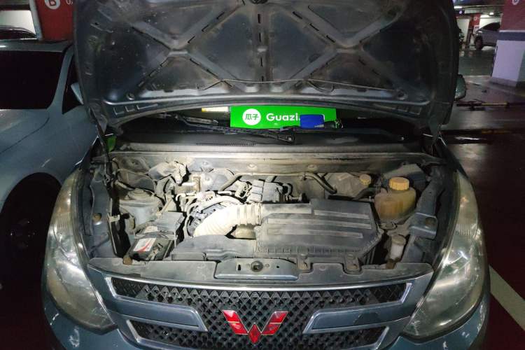 Used Wuling Rongguang V 2016 1.5L Standard Version Engine Bay