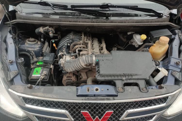 Used Wuling Rongguang V 2016 1.2L Standard Version Engine Bay