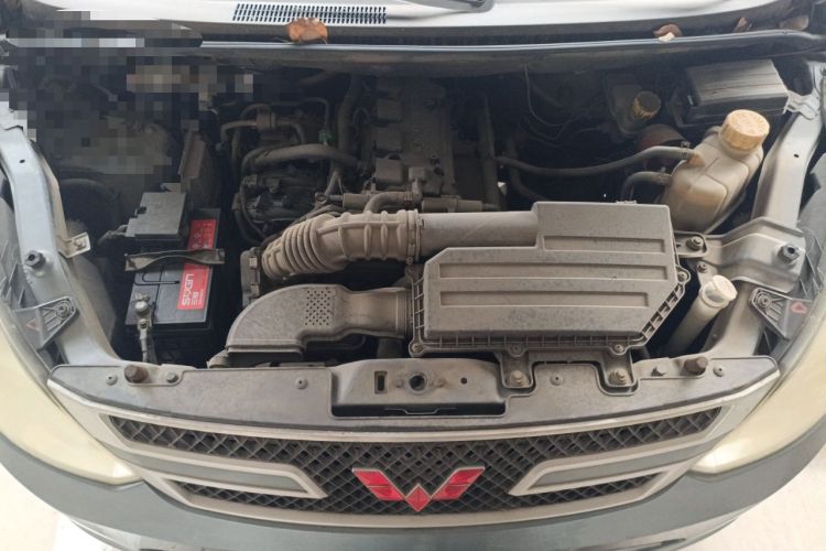 Used Wuling Rongguang V 2016 1.5L Practical Version Engine Bay