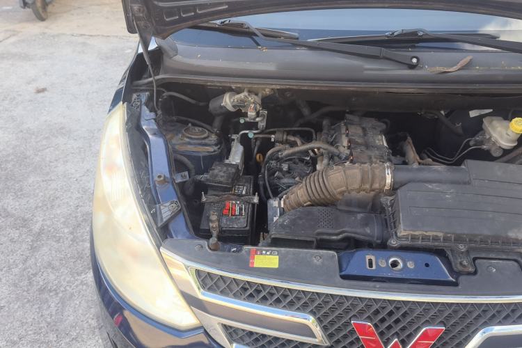 Used Wuling Rongguang V 2016 1.5L Standard Version Engine Bay Right
