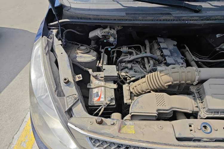 Used Wuling Rongguang V 2016 1.5L Standard Version Engine Bay Right