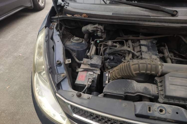 Used Wuling Rongguang V 2016 1.5L Standard Version Engine Bay Right