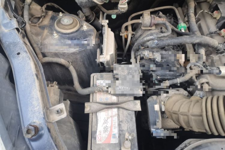 Used Wuling Rongguang V 2016 1.5L Standard Version Engine Bay Right