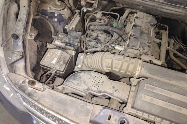 Used Wuling Rongguang V 2016 1.5L Standard Version Engine Bay Right