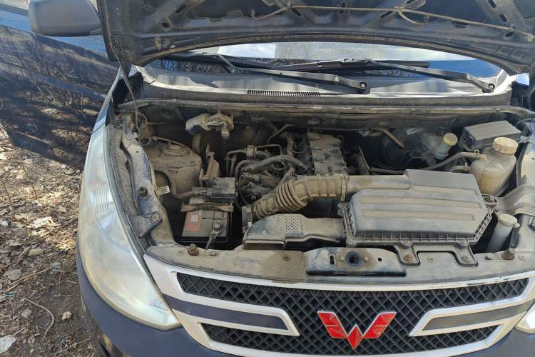 Used Wuling Rongguang V 2016 1.5L Practical Version Engine Bay Right