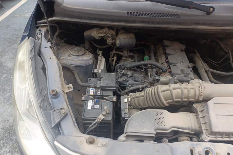 Used Wuling Rongguang V 2016 1.5L Practical Version Engine Bay Right