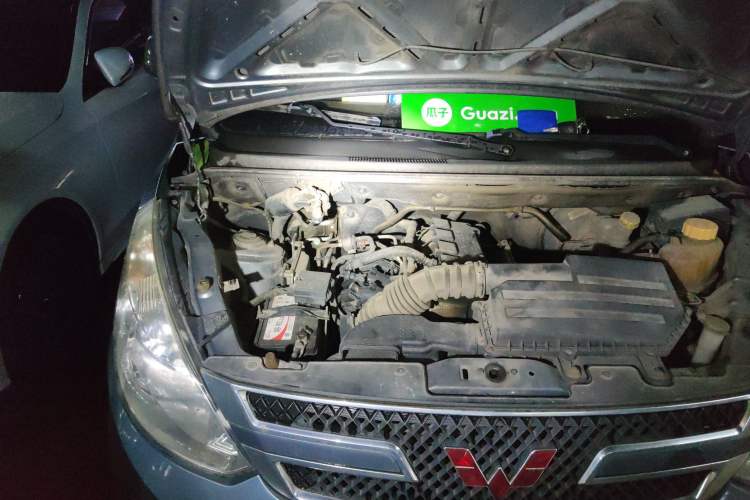 Used Wuling Rongguang V 2016 1.5L Standard Version Engine Bay Right