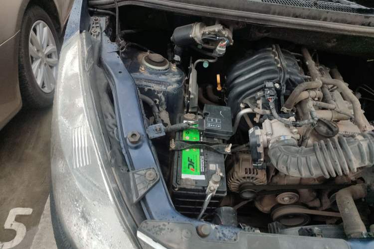 Used Wuling Rongguang V 2016 1.2L Standard Version Engine Bay Right
