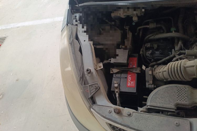 Used Wuling Rongguang V 2016 1.5L Practical Version Engine Bay Right