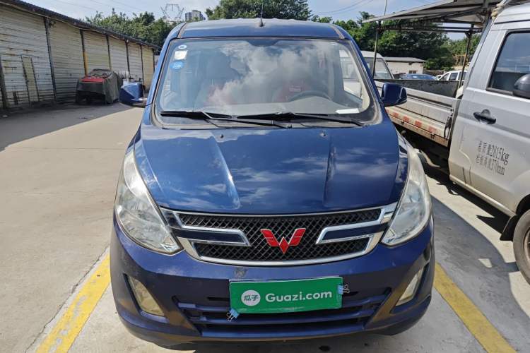 Used Wuling Rongguang V 2016 1.5L Standard Version Front