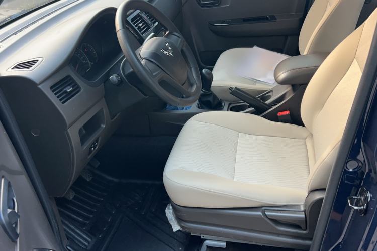 Used Wuling Rongguang V 2016 1.5L Standard Version Interior 2