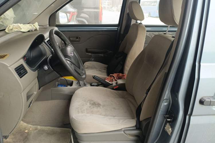 Used Wuling Rongguang V 2016 1.5L Practical Version Left Front Seat