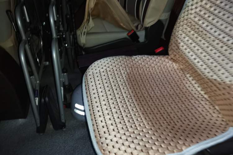 Used Wuling Rongguang V 2016 1.5L Standard Version Left Rear Seat