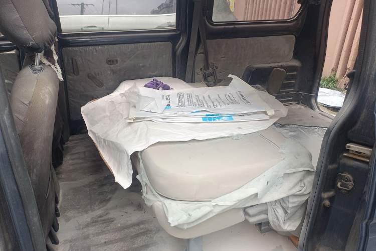 Used Wuling Rongguang V 2016 1.5L Practical Version Left Rear Seat