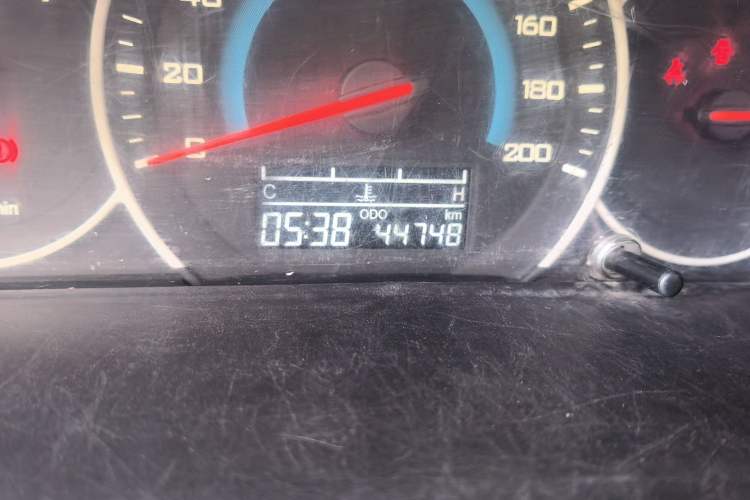 Used Wuling Rongguang V 2016 1.5L Standard Version Odometer Close Up
