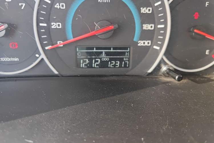 Used Wuling Rongguang V 2016 1.5L Standard Version Odometer Close Up