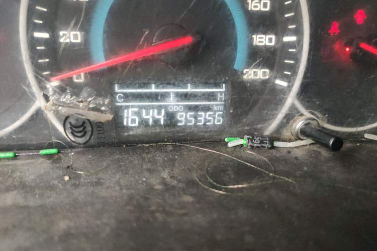Used Wuling Rongguang V 2016 1.5L Standard Version Odometer Close Up