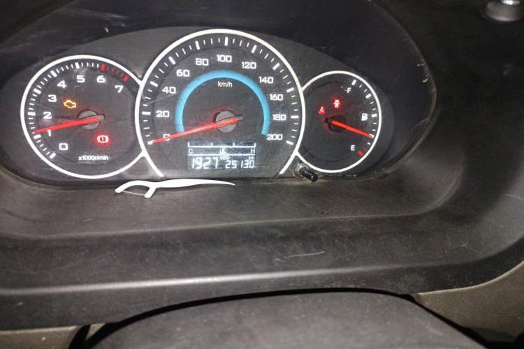 Used Wuling Rongguang V 2016 1.5L Standard Version Odometer Close Up
