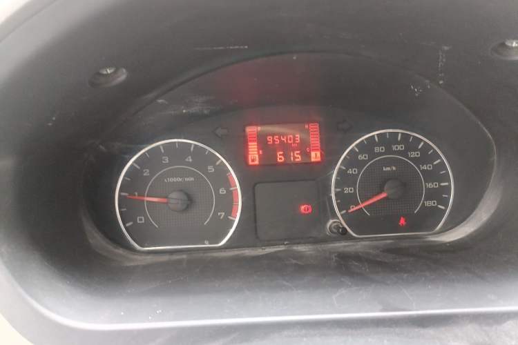 Used Wuling Rongguang V 2016 1.5L Practical Version Odometer Close Up