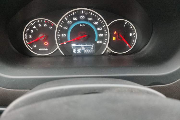 Used Wuling Rongguang V 2016 1.2L Standard Version Odometer Close Up