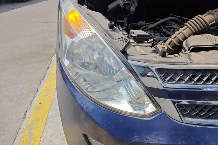Used Wuling Rongguang V 2016 1.5L Standard Version Right Front Headlight