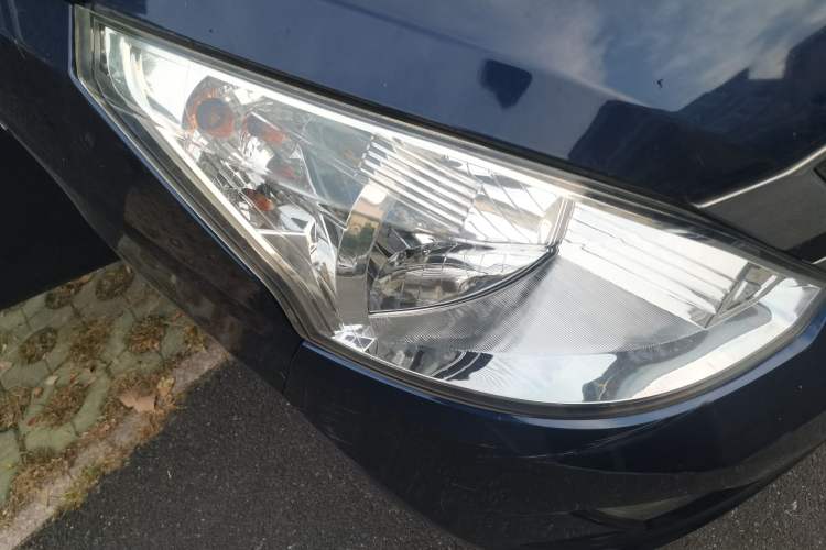 Used Wuling Rongguang V 2016 1.5L Standard Version Right Front Headlight