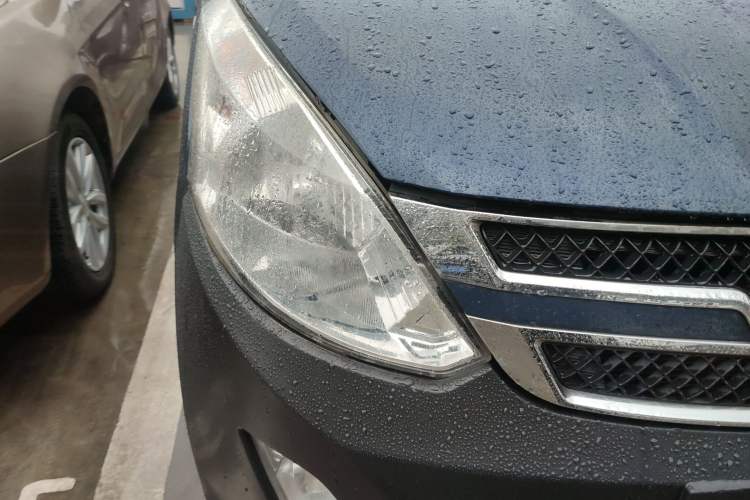 Used Wuling Rongguang V 2016 1.2L Standard Version Right Front Headlight